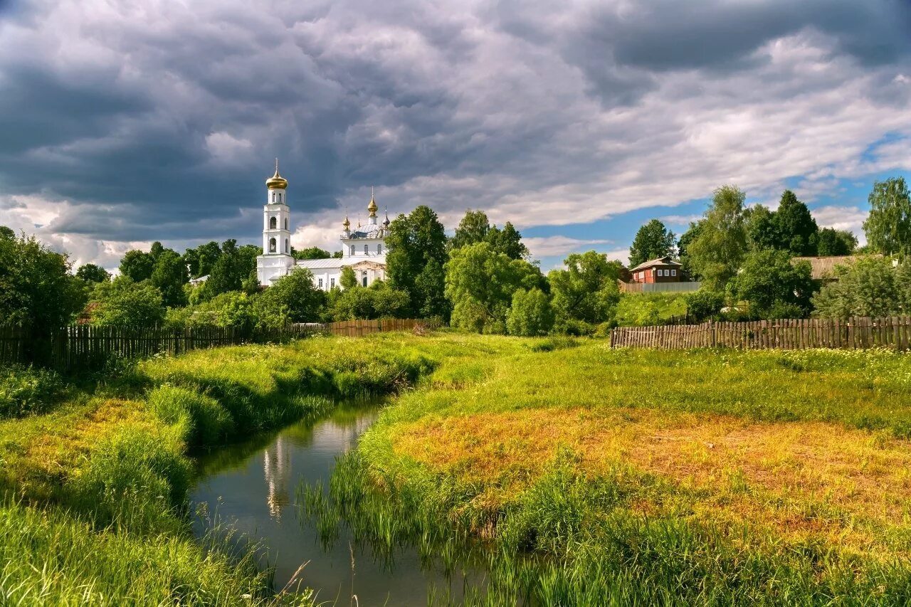 Красивая русская земля. Родные просторы Пушгоры панорама. Храм Шуи мельничные Ивановской области-. Храм Церковь деревня лето. Поля село церквушка Россия.