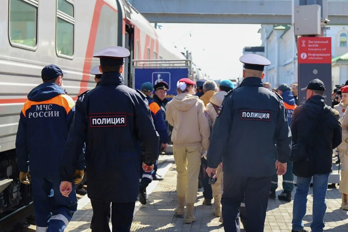 Движение поездов хабаровск. Полиция дальнего Востока. Транспортная полиция. Полицейский поезд фото. Хабаровская железная дорога.