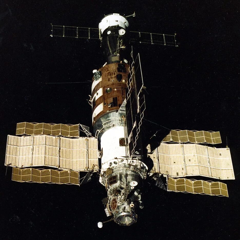 Союз т 7. Орбитальная станция салют-7. советская космическая станция салют-7. космический корабль салют 7. союз т 13 с орбитальной станцией салют 7.