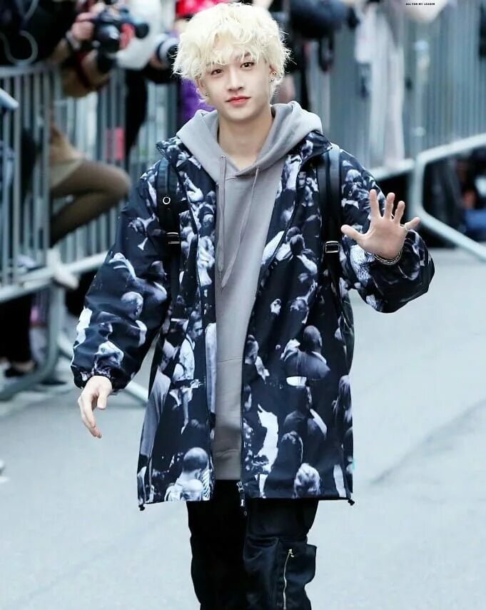 Stray одежда. Бан чан stray kids рост. бан чан в полный рост stray kids. банчан из stray kids. бан чан из stray kids в полный рост.