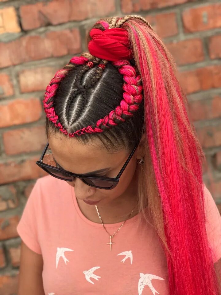 канекалон косы с хвостом. брейды с канекалоном 2022. афрохвост канекалон. канекалон в хвост с косичкой. боксерские косы в хвост с канекалоном.