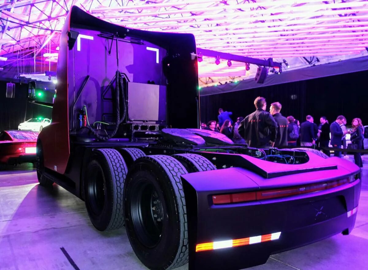 Tesla cybertruck фото