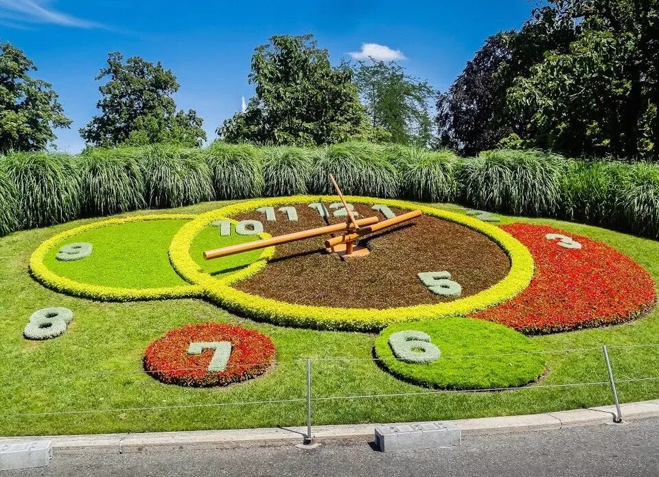 Цветочные часы краснодар. Швейцария Женева цветочные часы. Цветочные часы английский сад Женева, Швейцария. Женева парк цветочные часы.