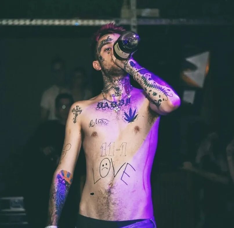 Включи toxis save that. Lil Peep 2015. Lil Peep торс. Lil Peep без майки.