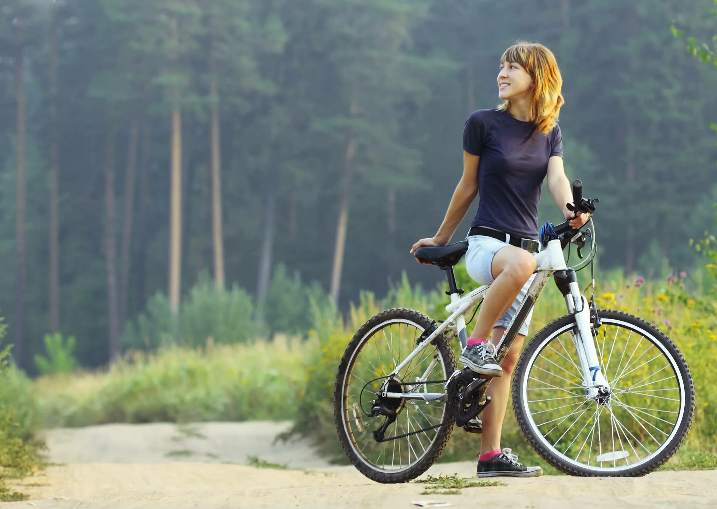 Get on the bike. Катание на велосипеде. Езда на велосипеде. Прогулка на велосипеде. Девушка на велосипеде.