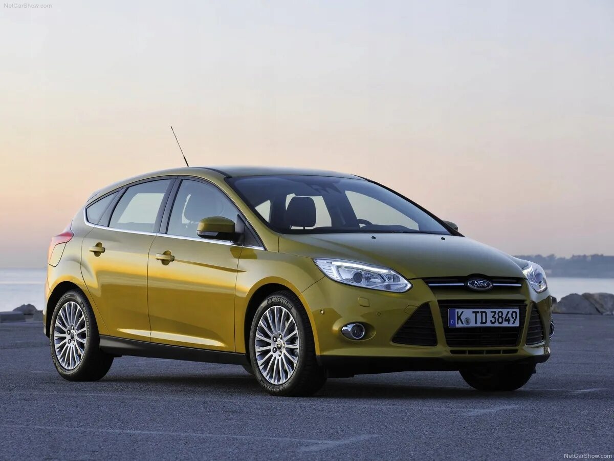 Форд фокус хлопок. Ford Focus 3. Ford Focus mk3. Ford Focus 3 поколение. Ford Ford Focus 2011.