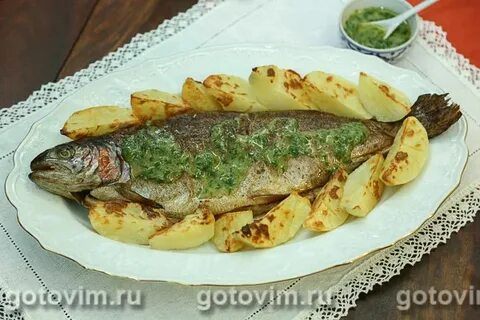 Запечь форель стейками с картошкой
