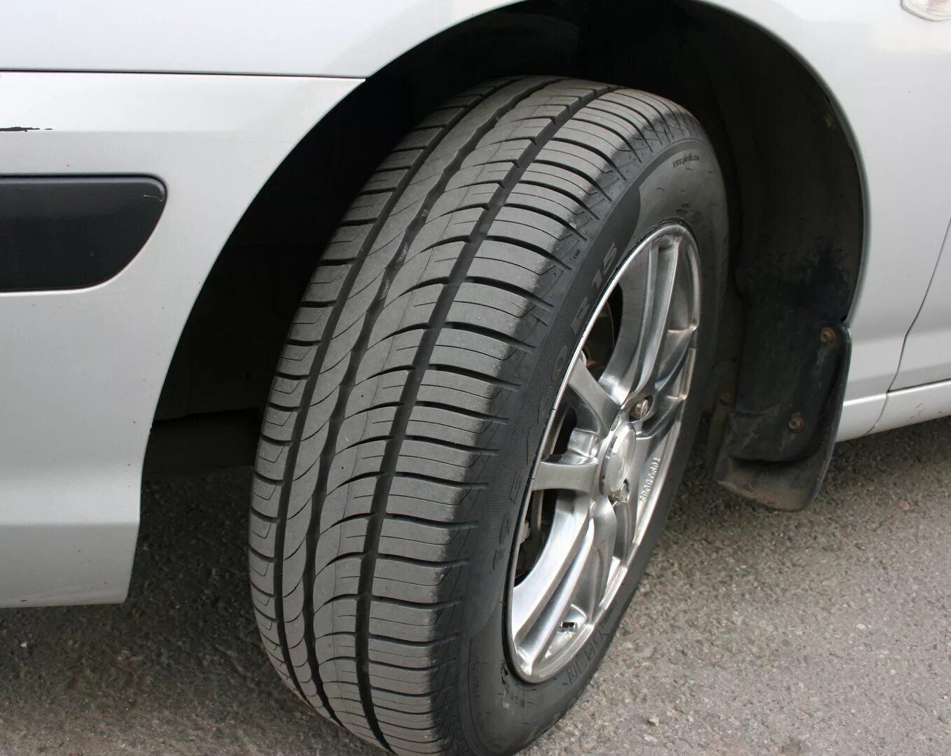 Летние шины какие лучше r14. Pirelli 195 65 r15. Резина Pirelli Cinturato p1. Pirelli p1 185/65 r15. Резина Пирелли р 15 185 60.