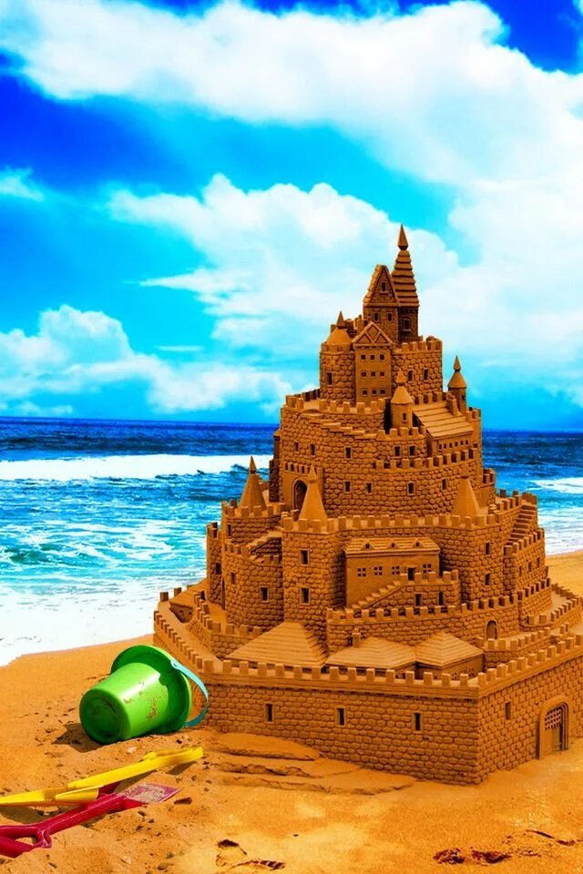 Замок из песка. Замок из песка на море. Простые замки из песка. Песочные замки на пляже.