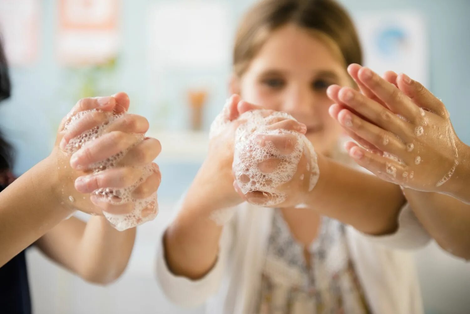 We wash hands. Мытье рук с мылом. Личная гигиена. Гигиена рук. Моем руки с мылом.