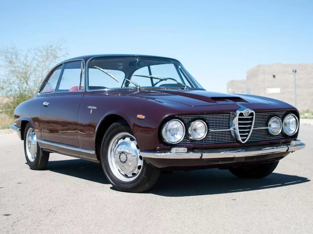 Автомобиль 2600. Alfa romeo 2600 sz. Alfa romeo 2600 sprint bertone. Альфа ромео 2600 berlina. Cedri машина.