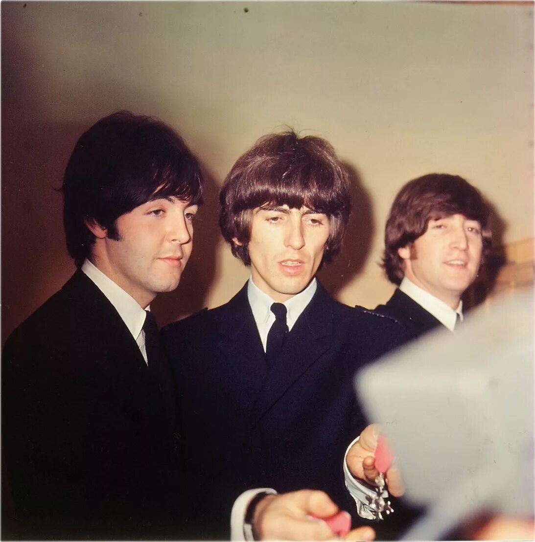 Каверы битлз. Группа the Beatles 60х. Джон Леннон Битлз. The Beatles 1965. Bf Beatles 1965.