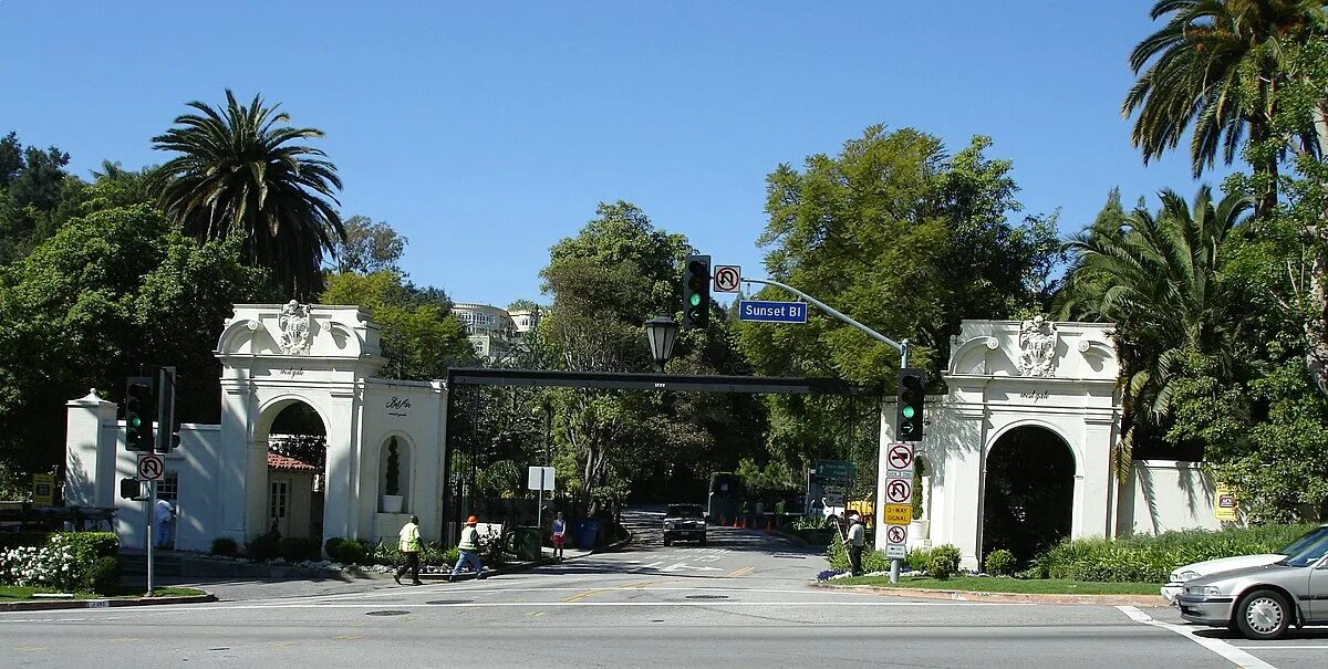 Los angeles air. Бель-эйр лос анджелес особняки. 924 bel air rd, лос-анджелес,. Лос-анджелес. Бель-эйр (лос-анджелес).