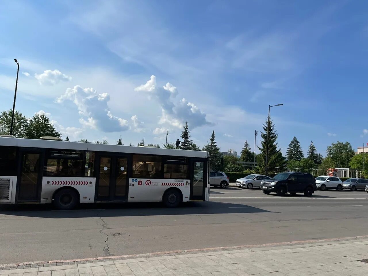 Автобус 2 Красноярск. Автобус 81 Красноярск. Автобус с двух сторон. Автобус 31 Красноярск.