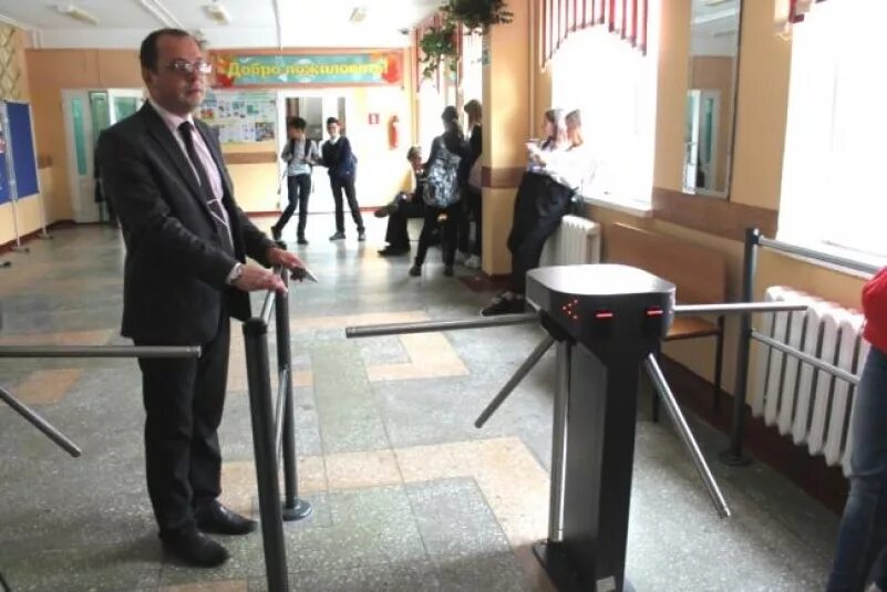 Электронная школа магадан. Школьные компьютеры сейчас. 24 школа магадан. Шурхно анжела владимировна магадан. Цифровые технологии магадан.