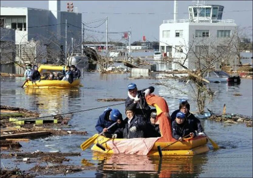 Сколько погибших при наводнении. Фукусима ЦУНАМИ. ЦУНАМИ В Японии в 2011. Наводнение в Токио 2011. Наводнение в Японии 2011.