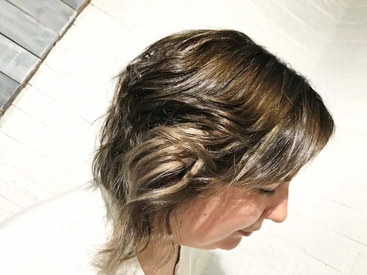 Hairdresser Encourages Women To Embrace And Rock Their Gray Hair Color de pelo p