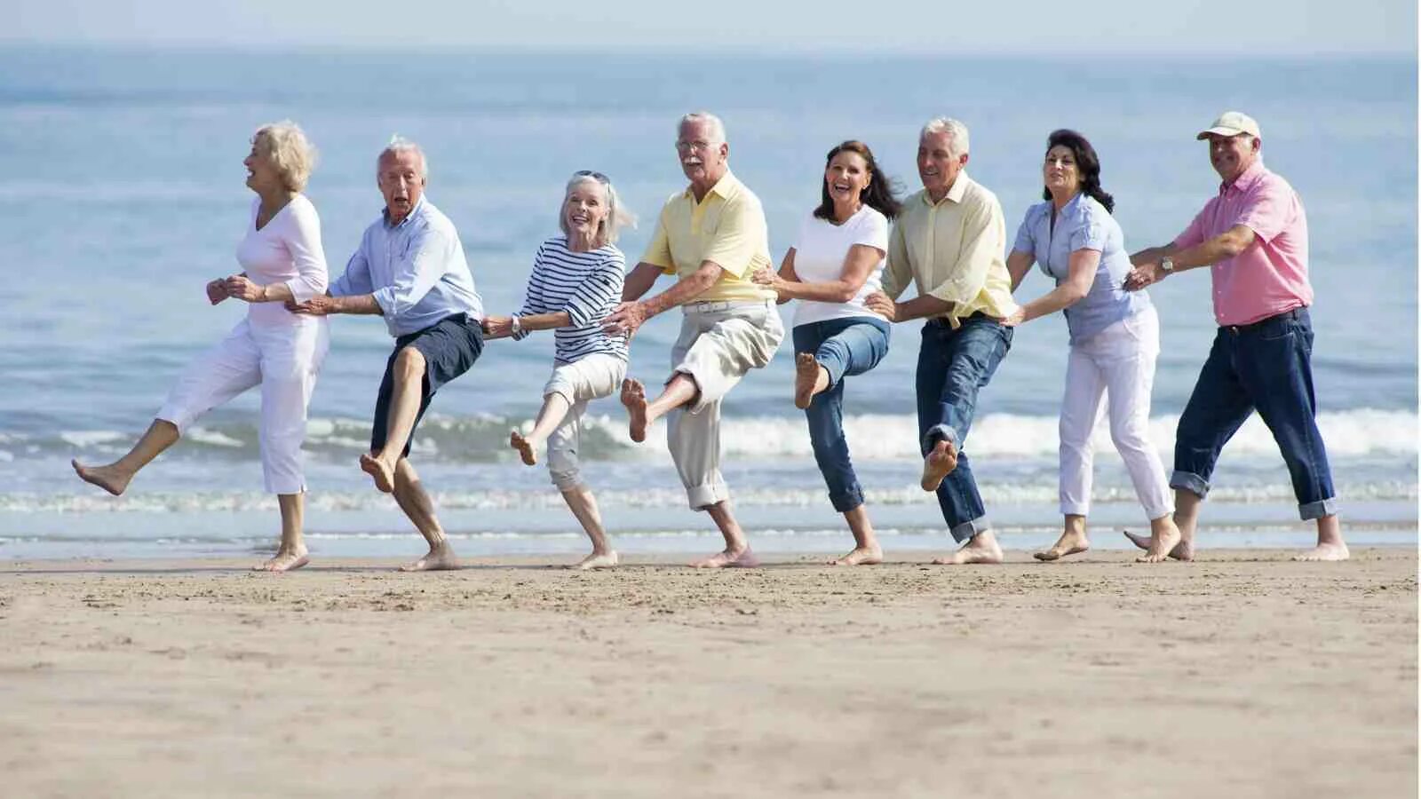 Образ жизни интересы. Baby Boomers поколение. Пенсионеры и молодежь. Активные пожилые люди. Веселые пенсионеры.