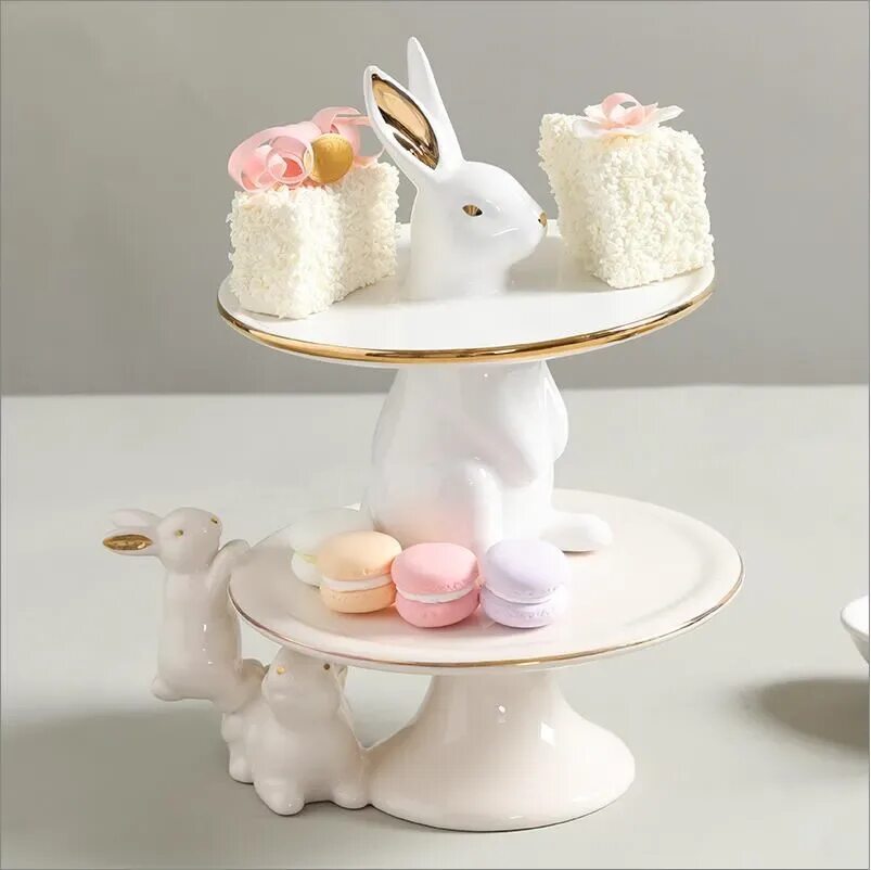Тарелка с зайчиками. Посуда с зайчиками. Подставка зайчик. Посуда кролики белые. Подставка заяц с тарелкой.