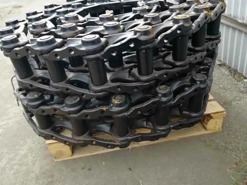 Гусеница т-147. Гусеница от бульдозера т 130. Лента гусеничная т-170. Гусеница чтз т130. Лента гусеницы т130.