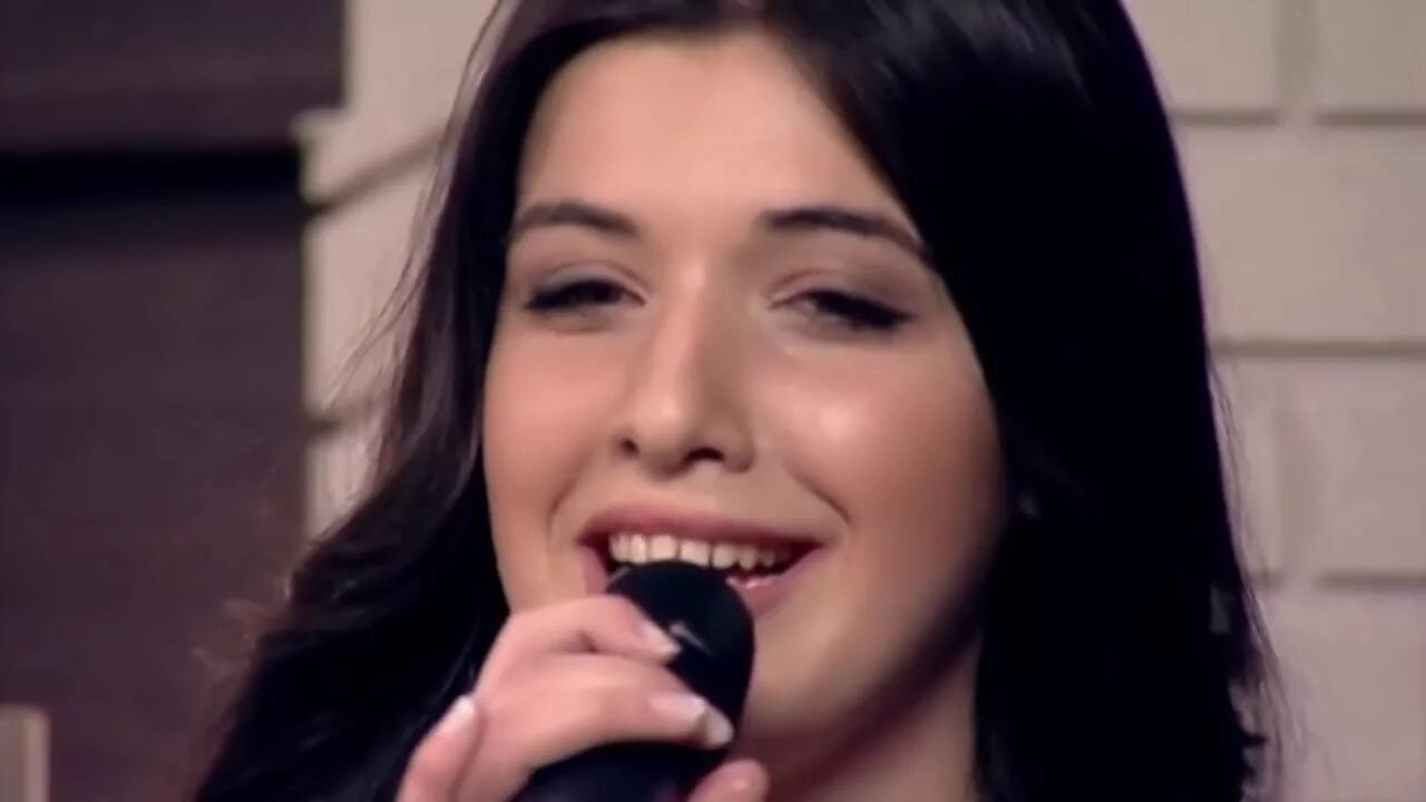 Слушать песню грузинское диско. Грузинка поет красиво. Грузинские видеоклипы. Грузинские молодые исполнители. Грузинские песни 2021.