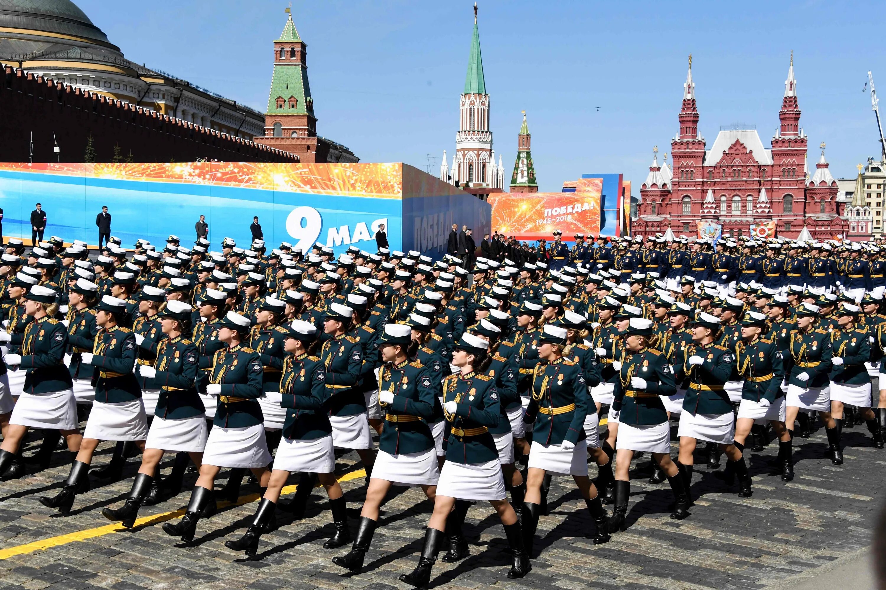 Женщины на параде Победы в Москве. Женский полк на параде.