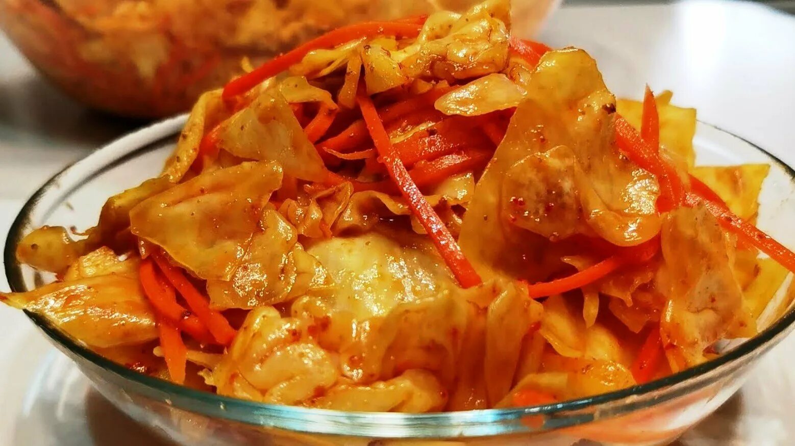 Капуста ча. Капуста по-корейски любовь ким. корейская замаринованная капуста. корейская капуста кочан. капуста по корейски от любови ким.