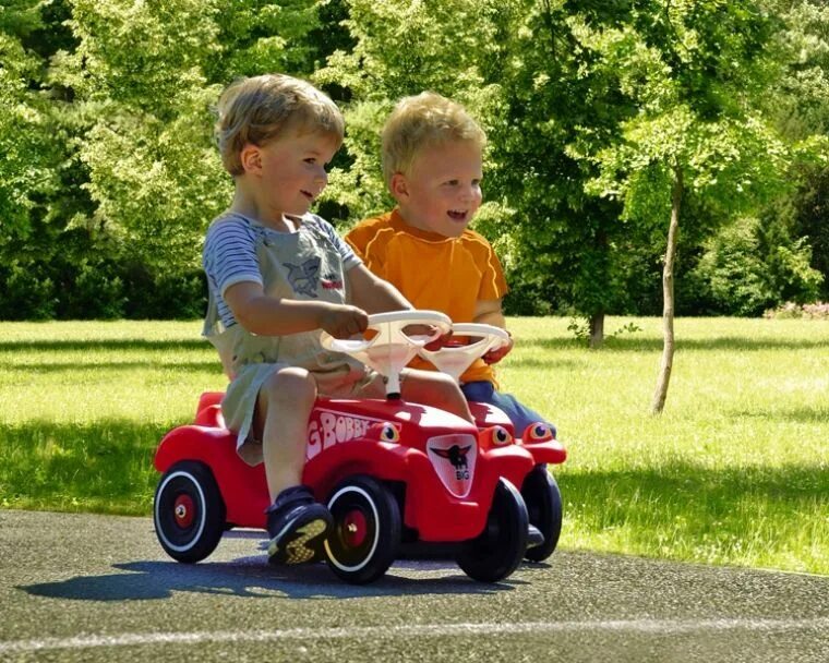 Машинки для малышей кататься. Кататься на машинках для детей. Электромашинка ламборджини. Машины кататься 1. Step2 машинка каталка.
