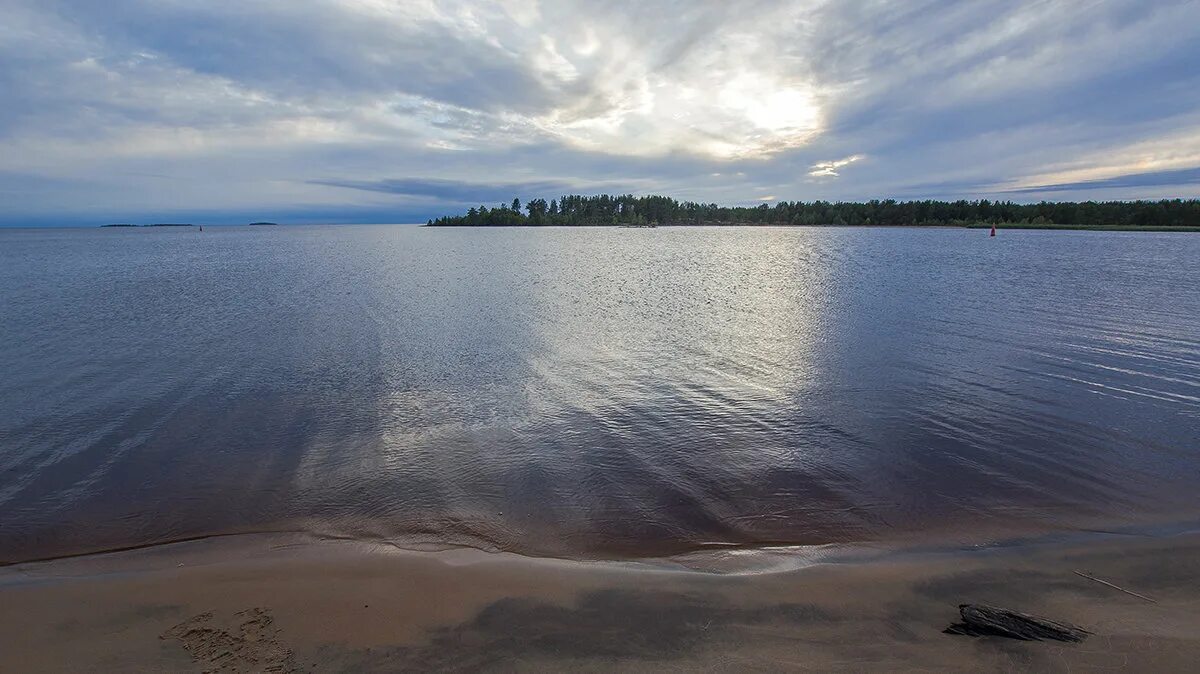 Онежское озеро егэ. Шальский Онежское озеро. Онега озеро. Маяки Онежского озера. Шальский Карелия.