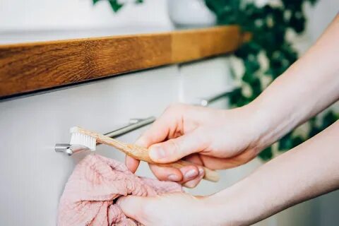 Чистить кухонную мебель