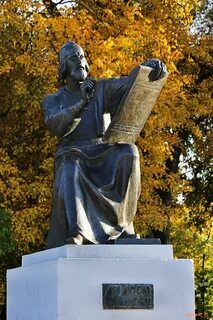 Памятник рублеву