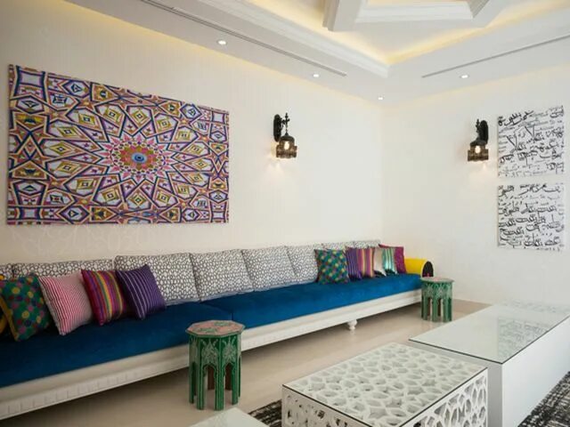 обои с зеркальным узором. арабеска византия роспись плитка. стиль арабески в интерьере. арабеск в интерьере. марокканская мозаика в интерьере.