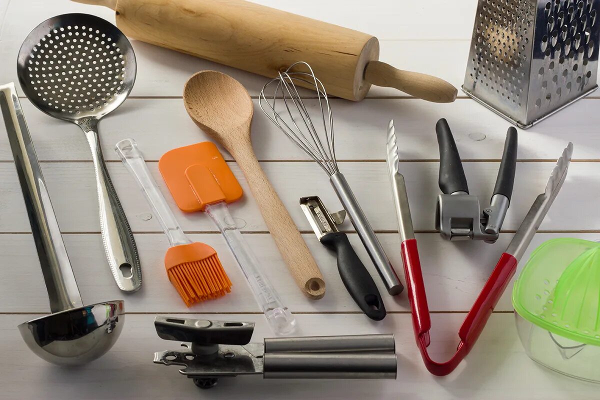 Кухонная посуда и инвентарь. Кухонные инструменты. Кухонные инструменты и приспособления. Инвентарь и приспособления для кухни.