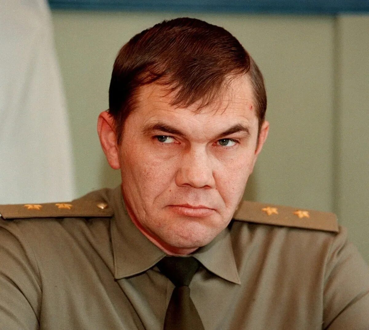 Лебедь дайте роту детей элиты. Александр иванович лебедь. александр лебедь генерал. генерал-лейтенант лебедь александр иванович. лебедев александр иванович генерал.
