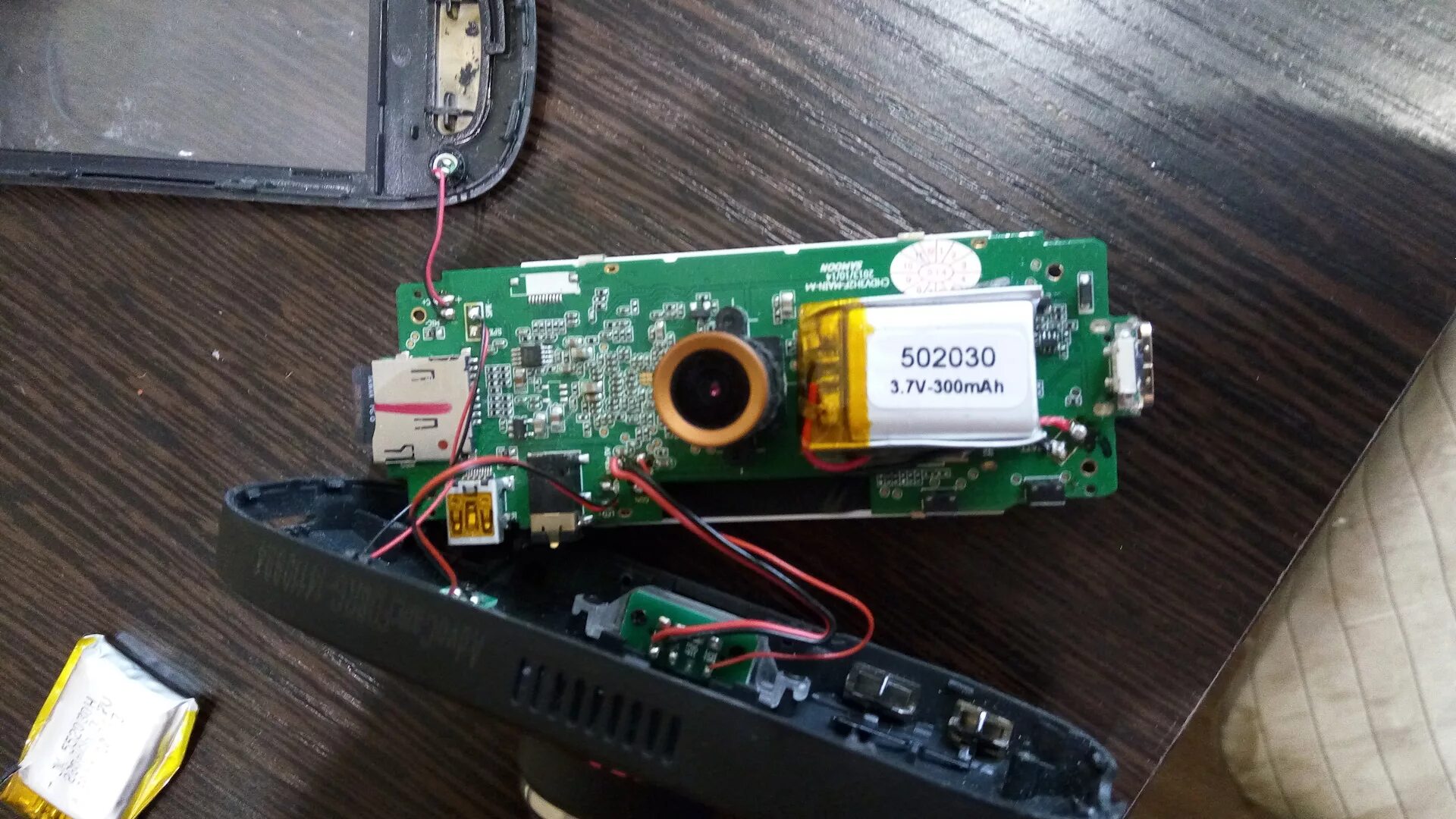 Видеорегистратор перестал включаться. Видеорегистратор advocam-fd8 profi-gps red. видеорегистратор advocam-fd аккумулятор. advocam видеорегистратор разобрать. видеорегистратор advocam fd5s profi-gps.