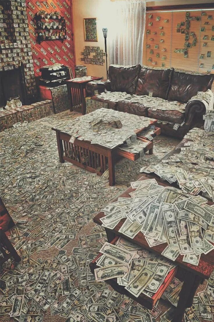 Много денег слушать. Комната с деньгами. Куча денег. Много денег. Куча денег в комнате.