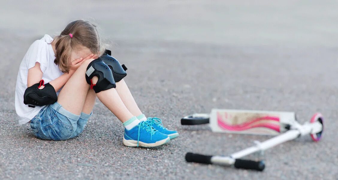 Падение под поезд метро. На девушке скатиться с горки. Девушки в метро. Тольятти 25 июня упала девушка с. Горка для девочек.