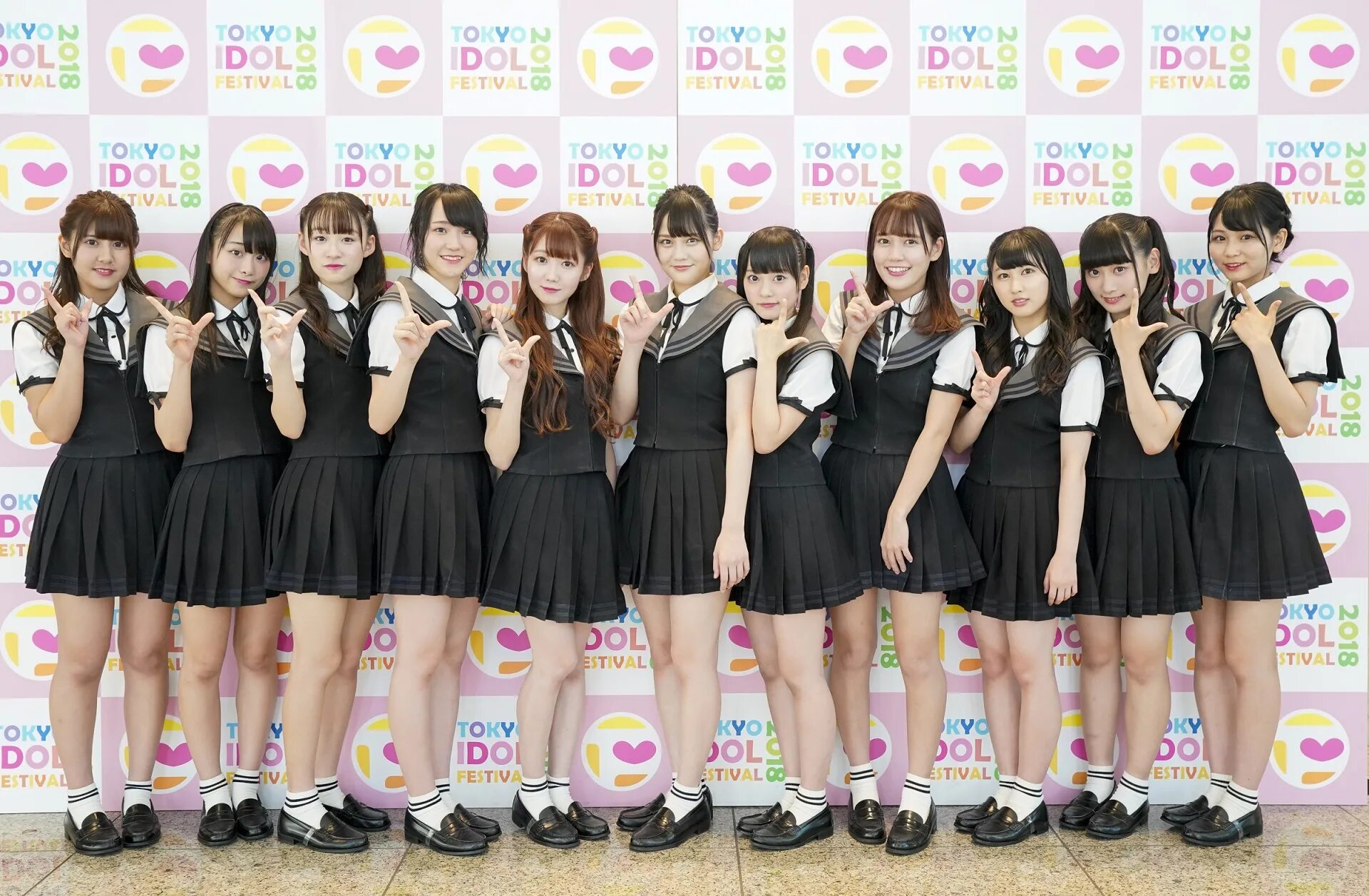 Idol mode. Идол токио. tokyo idol festival в городе токио. h.о.т. idol. хор из 15 девушек в токио.