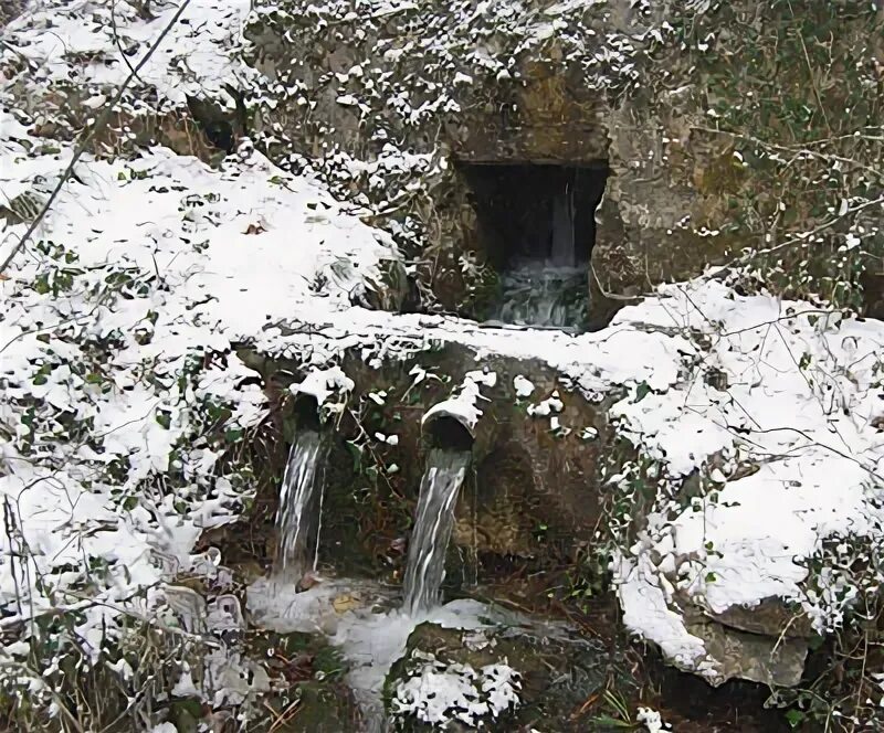 Камеры родник. Каптаж водозабор. Каптажная камера родника. Каптаж минеральной воды. Каптаж безнапорного источника.