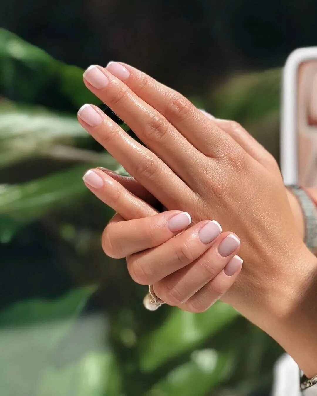 Фотки красивых рук. Ухоженные ногти. Красивые Здоровые ногти. Натуральные ухоженные ногти. Красивые пальцы.