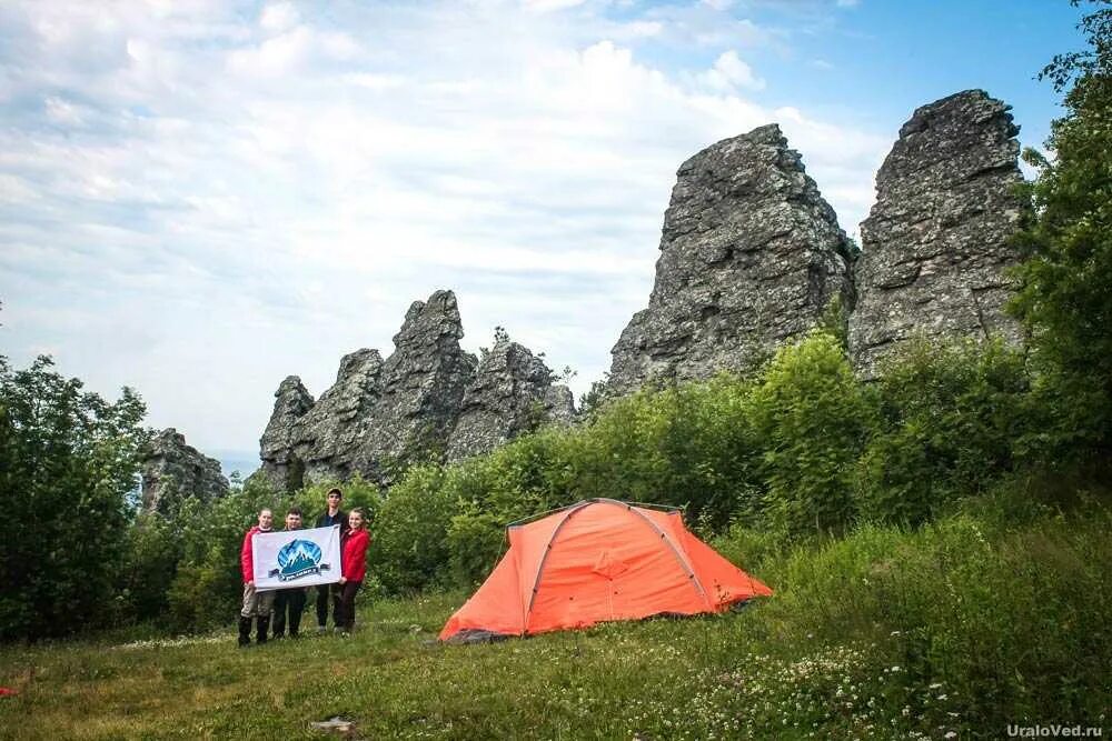 Колпаки пермь. Гора колпаки Пермский край. Гора колпаки Пермский край граница Европа Азия. Колпаковский камень Пермский край. Гора колпаки Свердловская область.