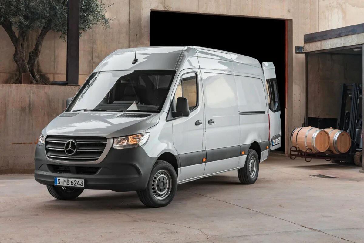 Спринтер сколько лет. Мерседес бенц спринтер 2025. mercedes sprinter 2025. mercedes-benz sprinter w907. мерседес спринтер 2025 фургон.