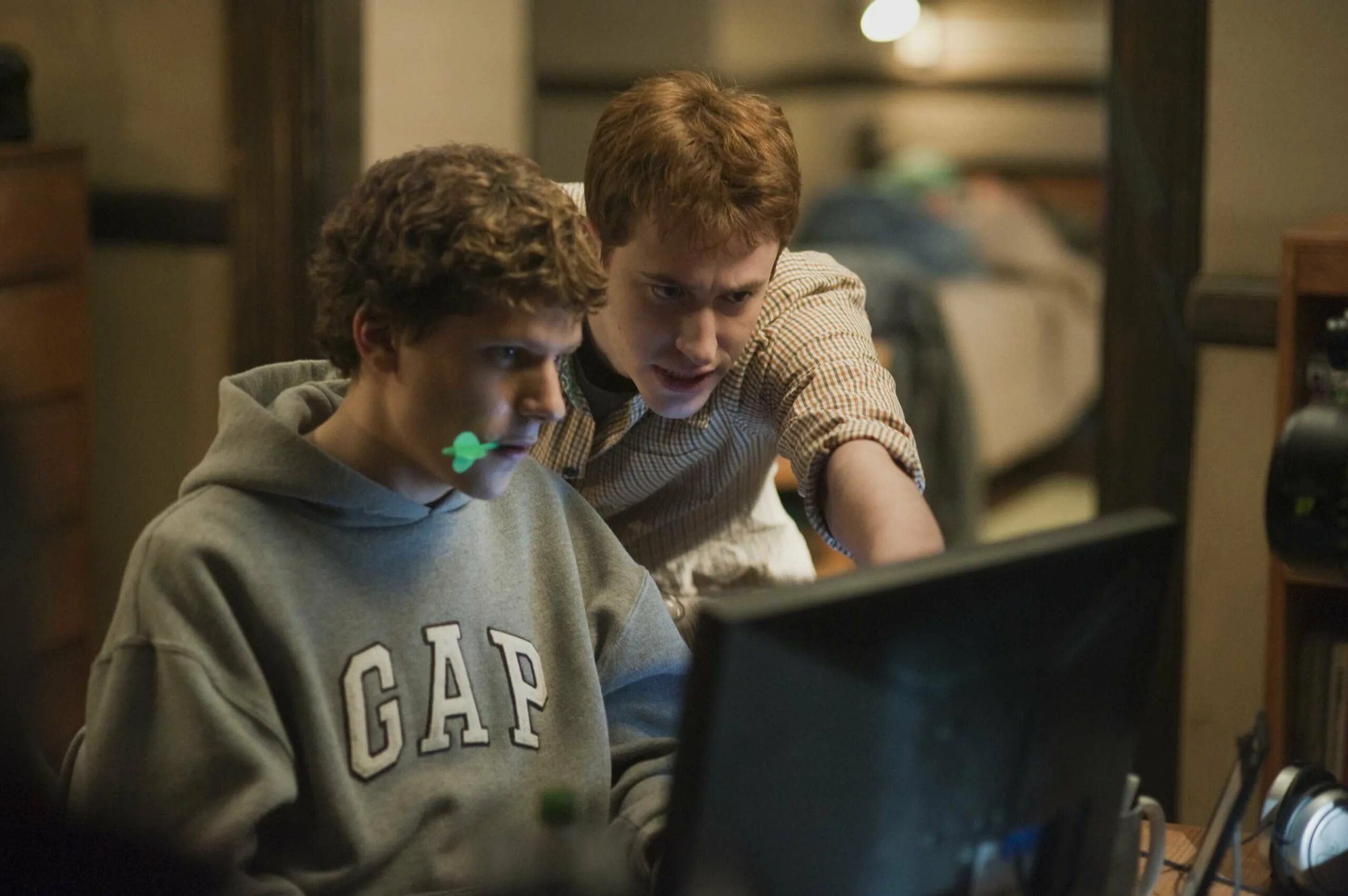 Джесси Айзенберг the social Network. Джесси Айзенберг 2010. Социальные сети 2019