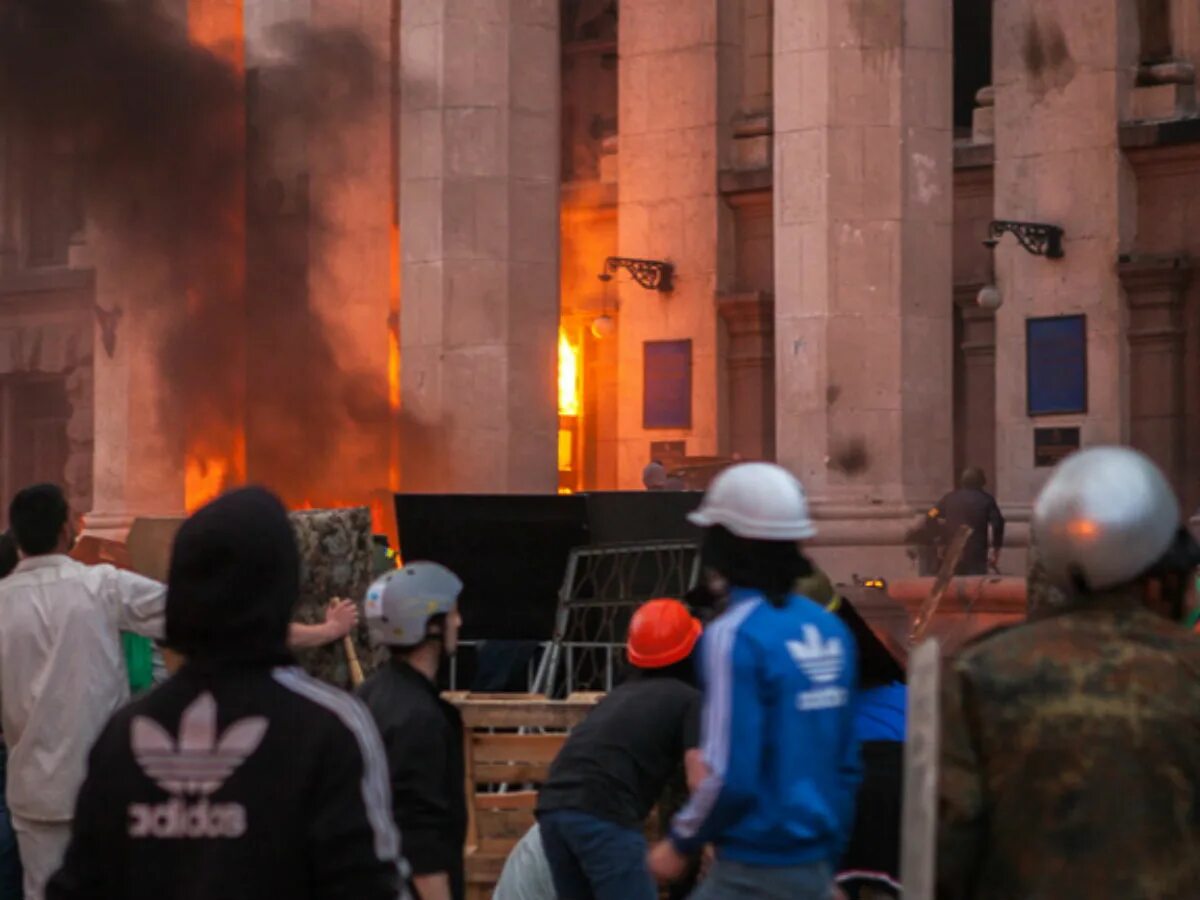 Одесский профсоюз. Дом профсоюзов в Одессе 2 мая 2014. Одесса 2014 дом профсоюзов. Майдан Одесса дом профсоюзов. Трагедия в Одессе пожар доме профсоюзов.