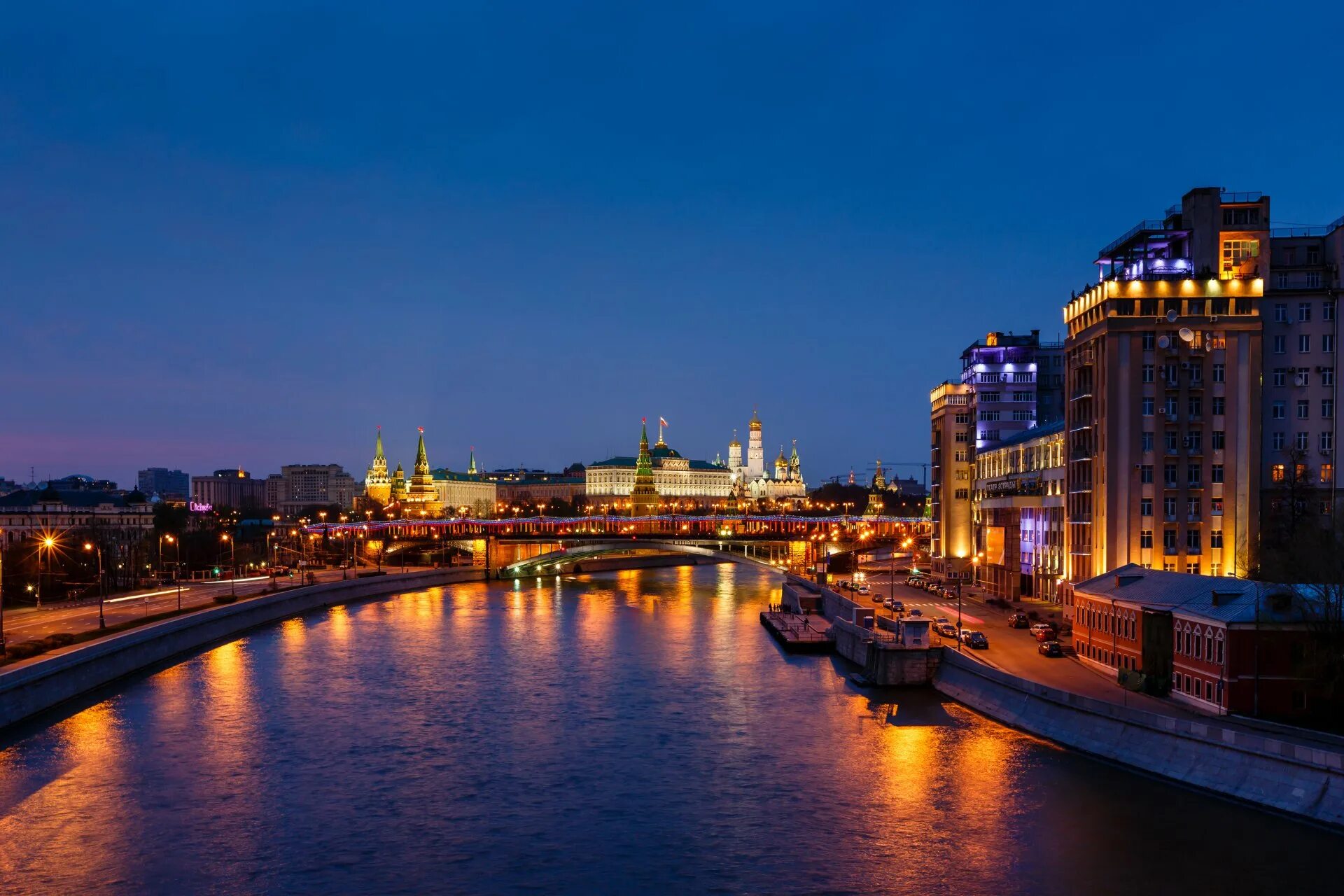 Москва вечером лето. Космодамианская набережная Москва. Москва Ривер. Реки Москвы. Река Якиманка в Москве.