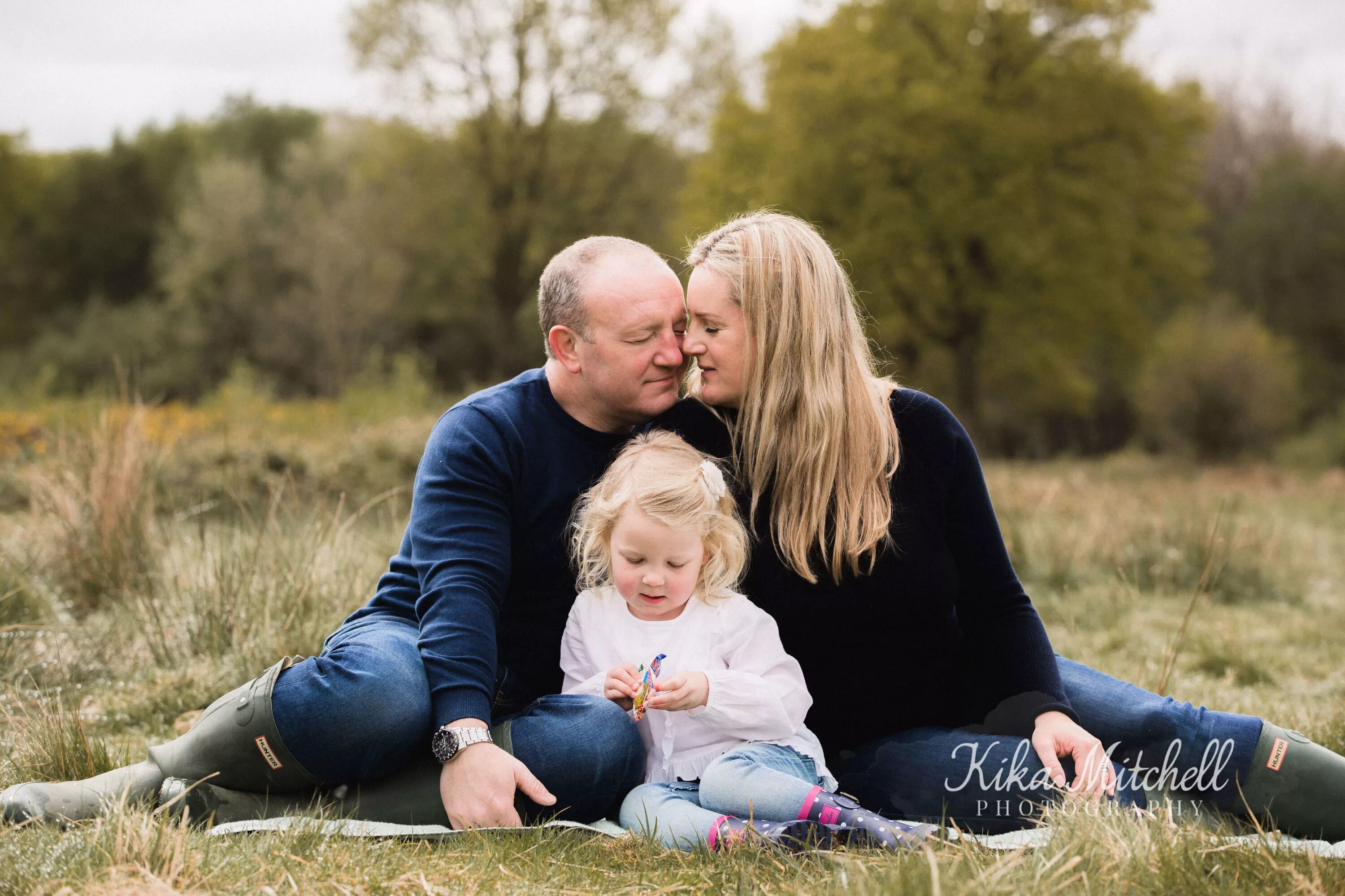 Family natural. Натурал семья. Family Naturalism. Фото натураливсей семьей. Семейный Натурале.