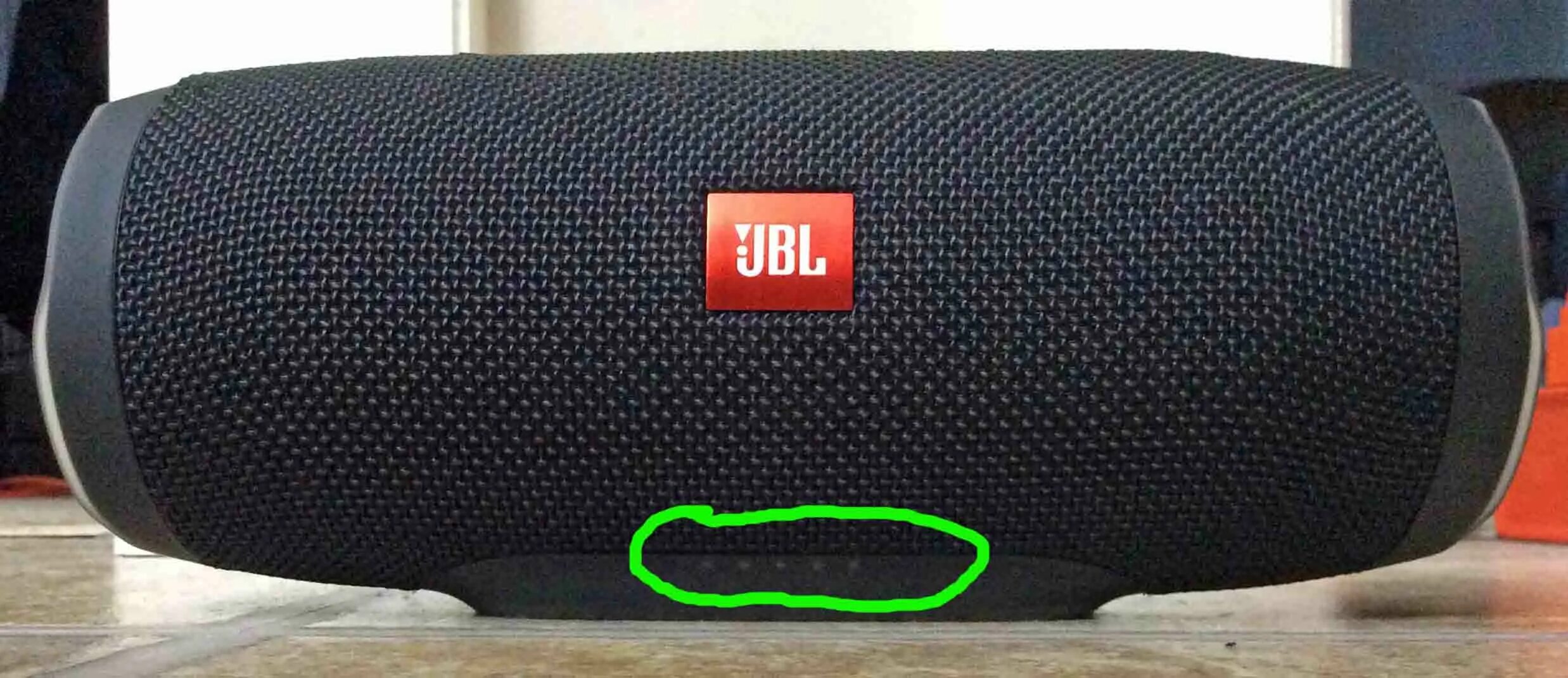 Как включить басс на jbl