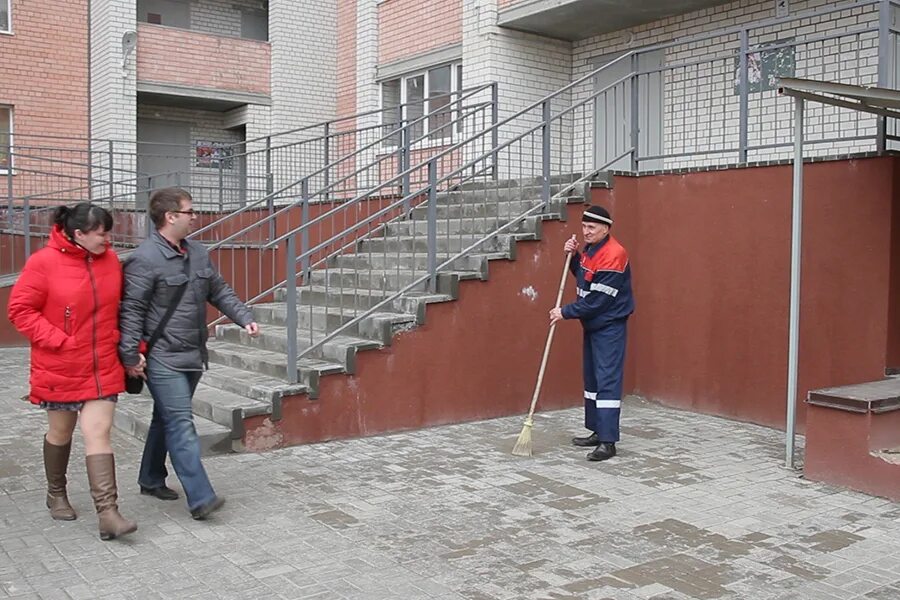 Дворники до революции москва. Работа дворником в тамбове. Заработная плата дворника. Зп дворника тула. Уборка снега придомовой территории.