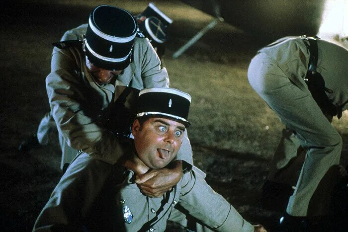 ламбер вильсон жандарм и инопланетяне. луи де фюнес инопланетяне. луи де фюнес инопланетяне. жандарм и инопланетяне сцена с хором. ламбер вильсон жандарм и инопланетяне.