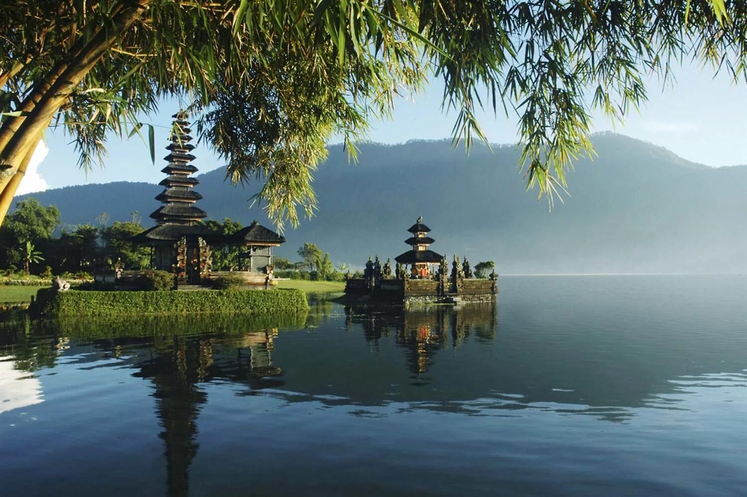 Что такое индонезия. Храм улун дану. Пура улун дану. Ламре Индонезия. Нуану Бали.
